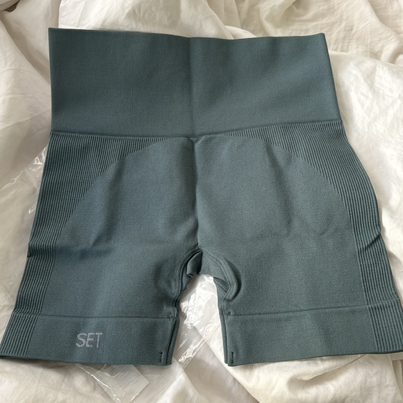 SET Active Set Sculpt Flex Ribbed Bra (Size S) & Biker Short (Size XS) in Wave - Picture 4 of 5